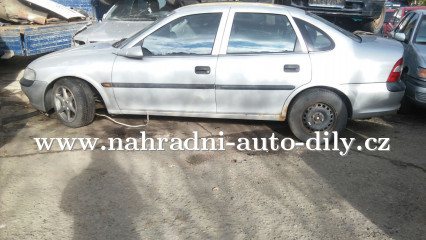 Opel Vectra stříbrná na díly České Budějovice / nahradni-auto-dily.cz