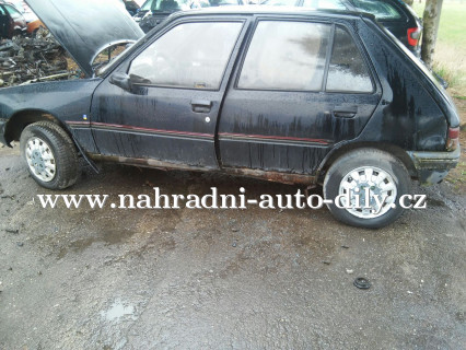 Peugeot 205 černá na díly Plzeň