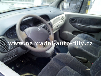 Renault Scenic šedá - díly z tohoto vozu / nahradni-auto-dily.cz