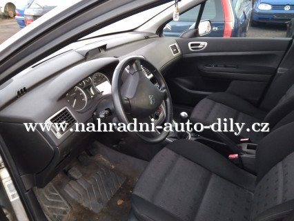 Peugeot 307 combi stříbrná - díly z tohoto vozu / nahradni-auto-dily.cz