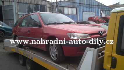 Peugeot 306 combi vínová - díly z tohoto vozu