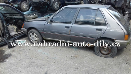 Peugeot 205 šedá na náhradní díly Tábor / nahradni-auto-dily.cz